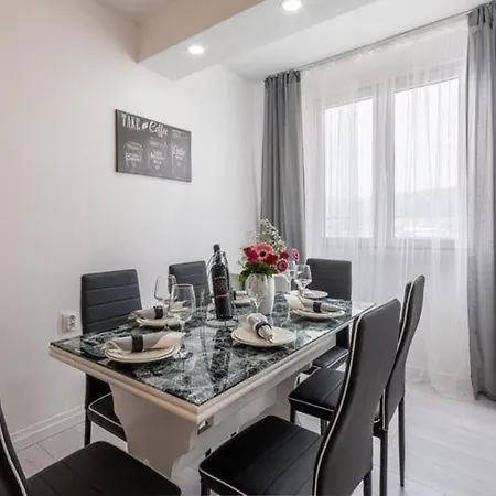 Apartment Jamblip - Two Bedroom With Balcony