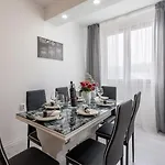 דירה Jamblip - Two Bedroom With Balcony