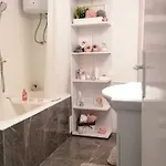 Jamblip - Two Bedroom With Balcony