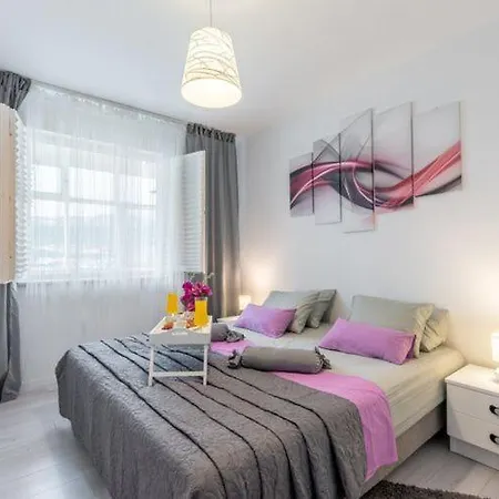 דירה Jamblip - Two Bedroom With Balcony *