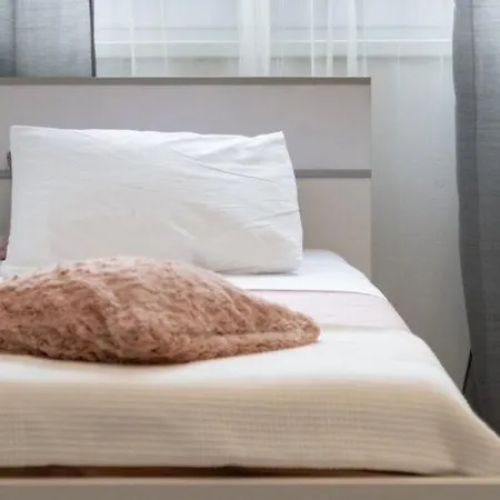 Jamblip - Two Bedroom With Balcony *